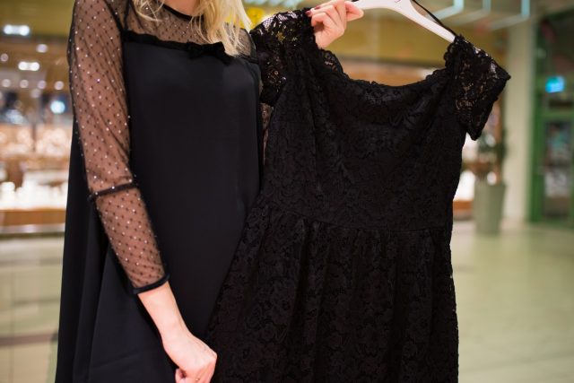 Idealna czarna sukienka na sylwestra czyli jaka?