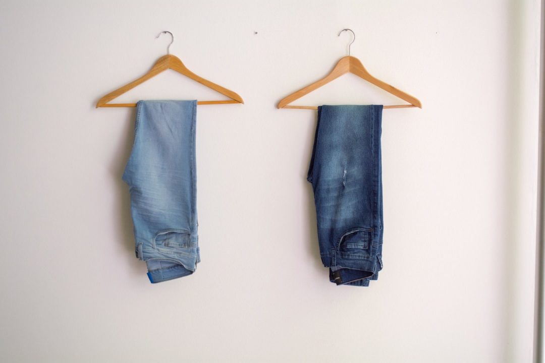 ponadczasowe jeansowe spodnie